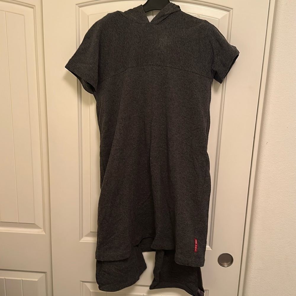 Sports vanilla trouser and tunic , seize large